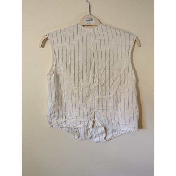 RTR Donni. White Black Pinstripe Sleeveless Button Front Vest Size Medium tank - Picture 9 of 9